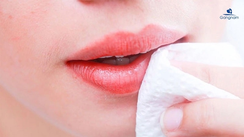 Khử thâm môi có được đánh son không? 7 Khử thâm môi có được đánh son không?