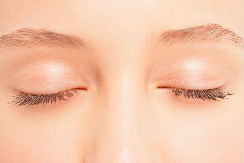 Lông mày cách xa nhau có ý nghĩa tướng số như thế nào? 5 Lông mày cách xa nhau
